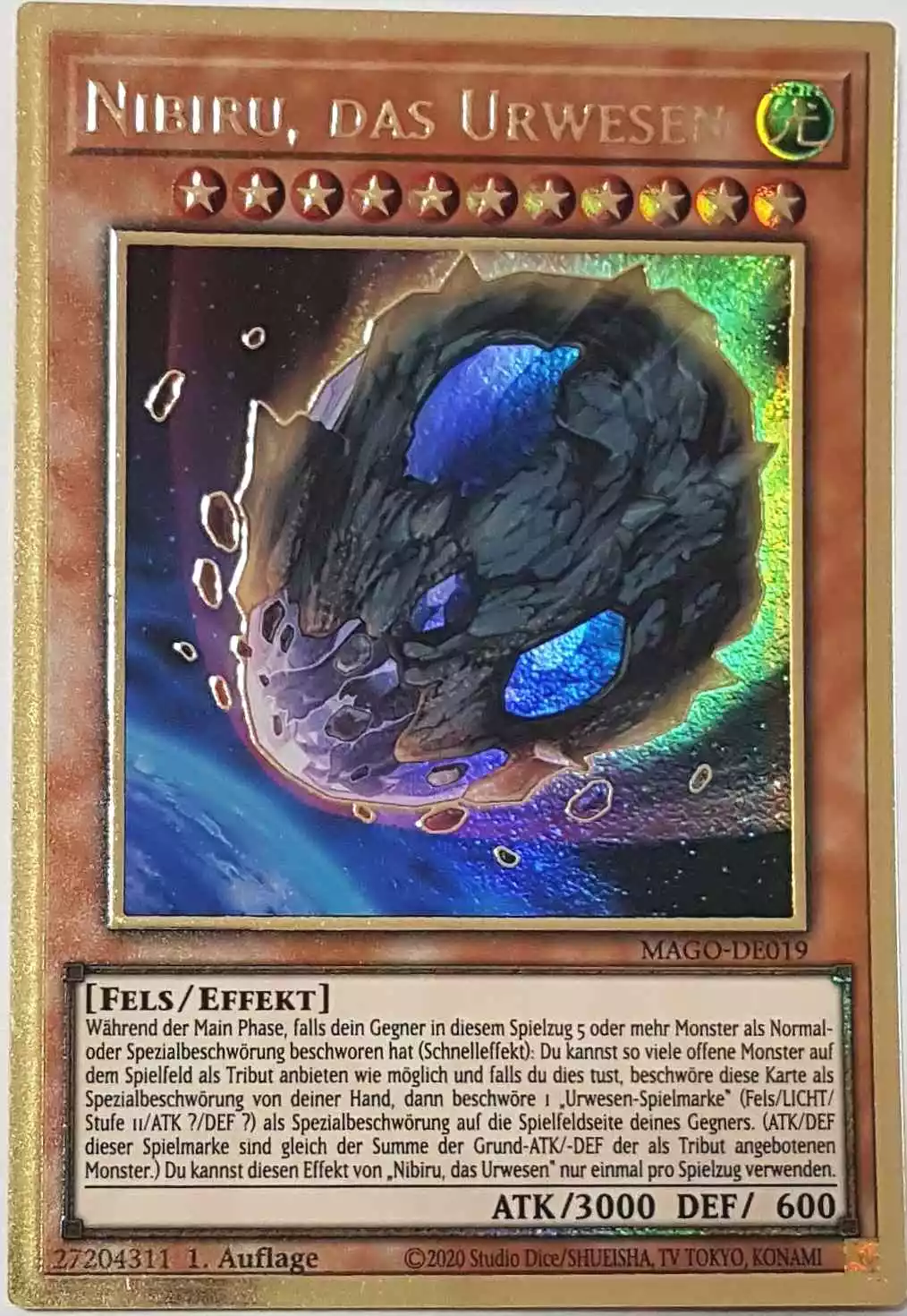 Nibiru, das Urwesen MAGO-DE019 ist in Premium Gold Rare Yu-Gi-Oh Karte aus Maximum Gold 1. Auflage