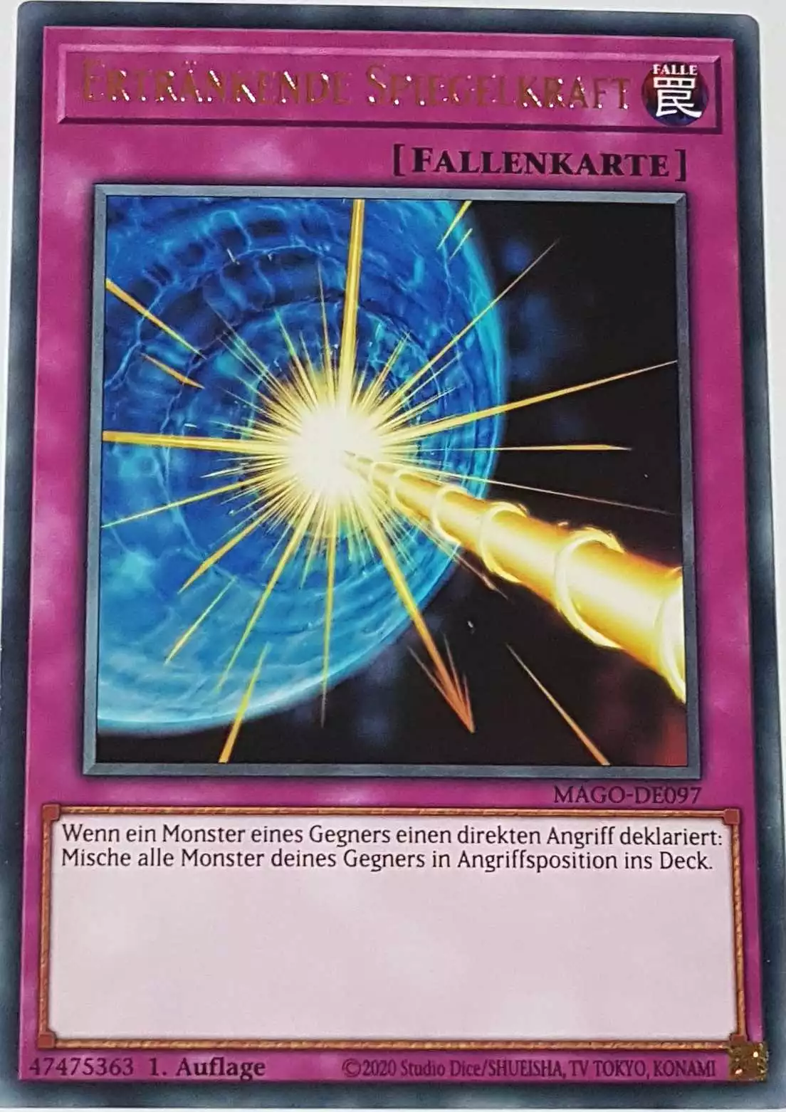 Ertränkende Spiegelkraft MAGO-DE097 ist in Gold Rare Yu-Gi-Oh Karte aus Maximum Gold 1. Auflage