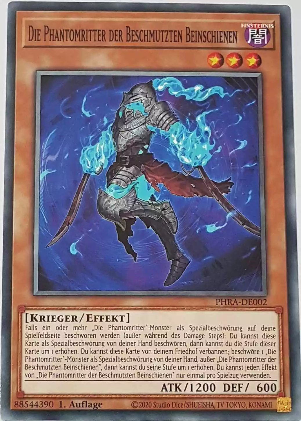 Die Phantomritter der Beschmutzten Beinschienen PHRA-DE002 ist in Common Yu-Gi-Oh Karte aus Phantom Rage 1. Auflage