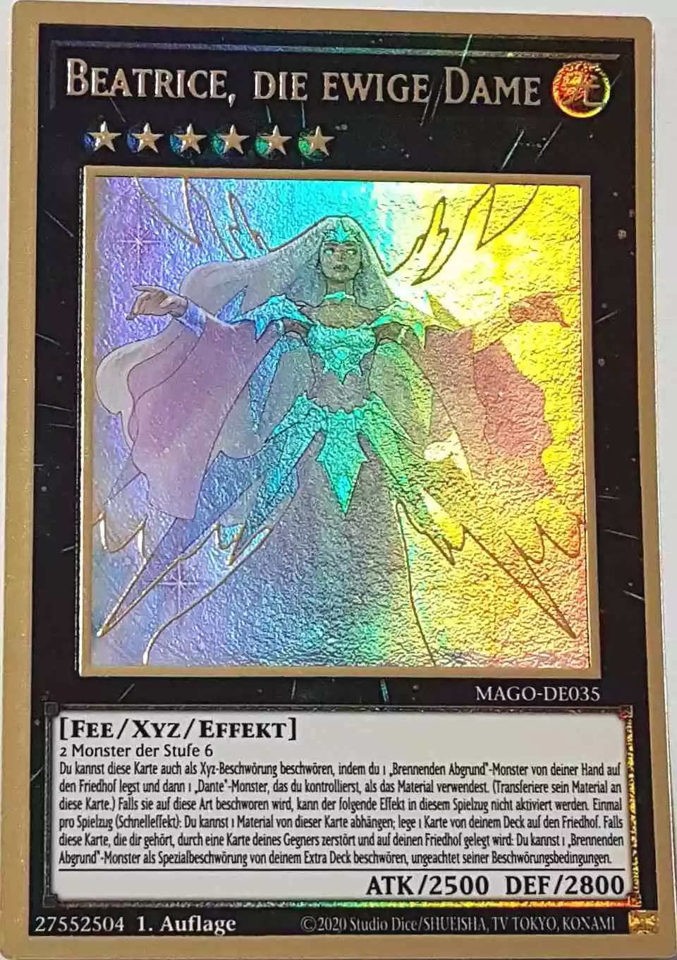 Beatrice, die ewige Dame MAGO-DE035 ist in Premium Gold Rare Yu-Gi-Oh Karte aus Maximum Gold 1. Auflage