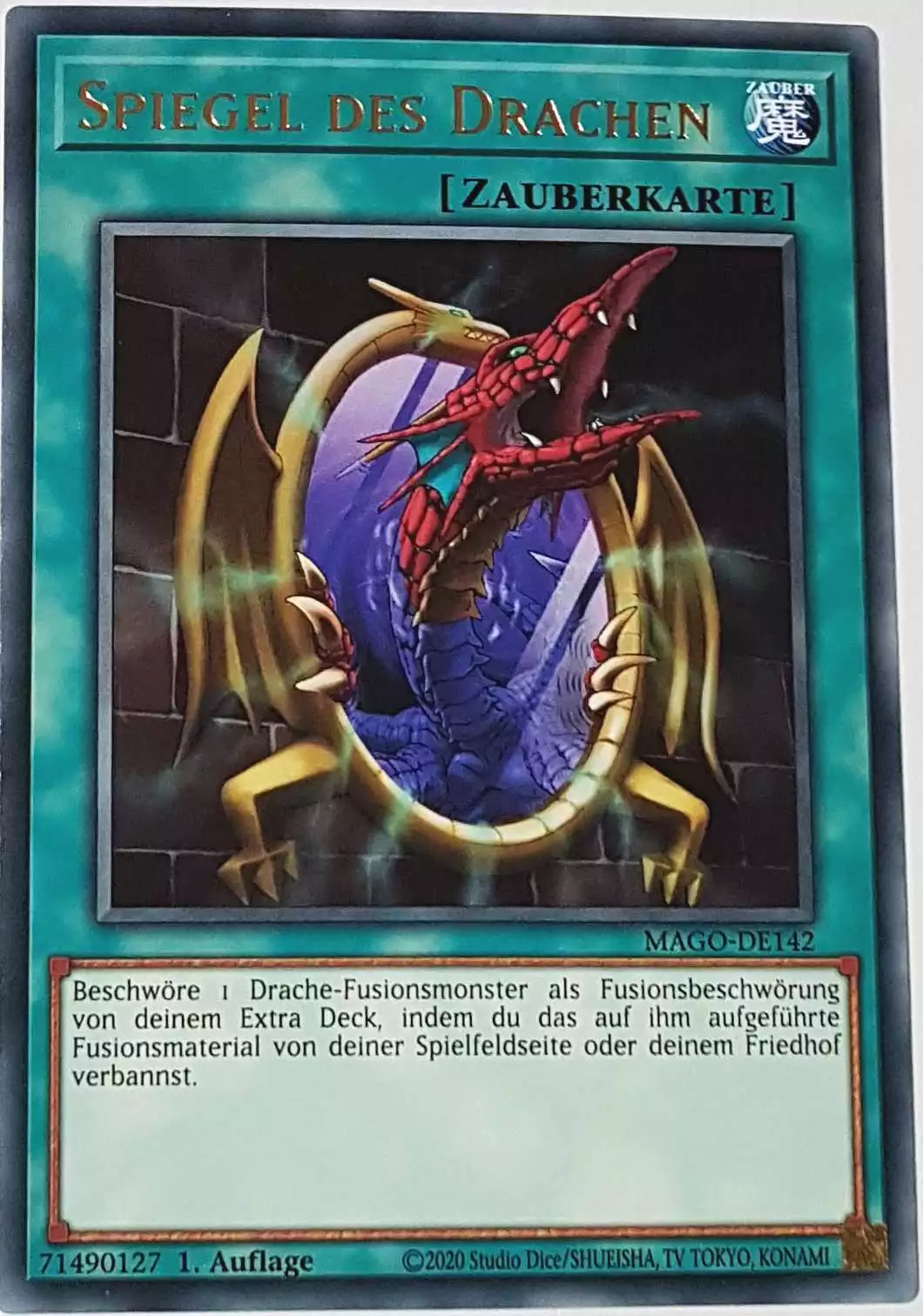 Spiegel des Drachen MAGO-DE142 ist in Gold Rare Yu-Gi-Oh Karte aus Maximum Gold 1. Auflage