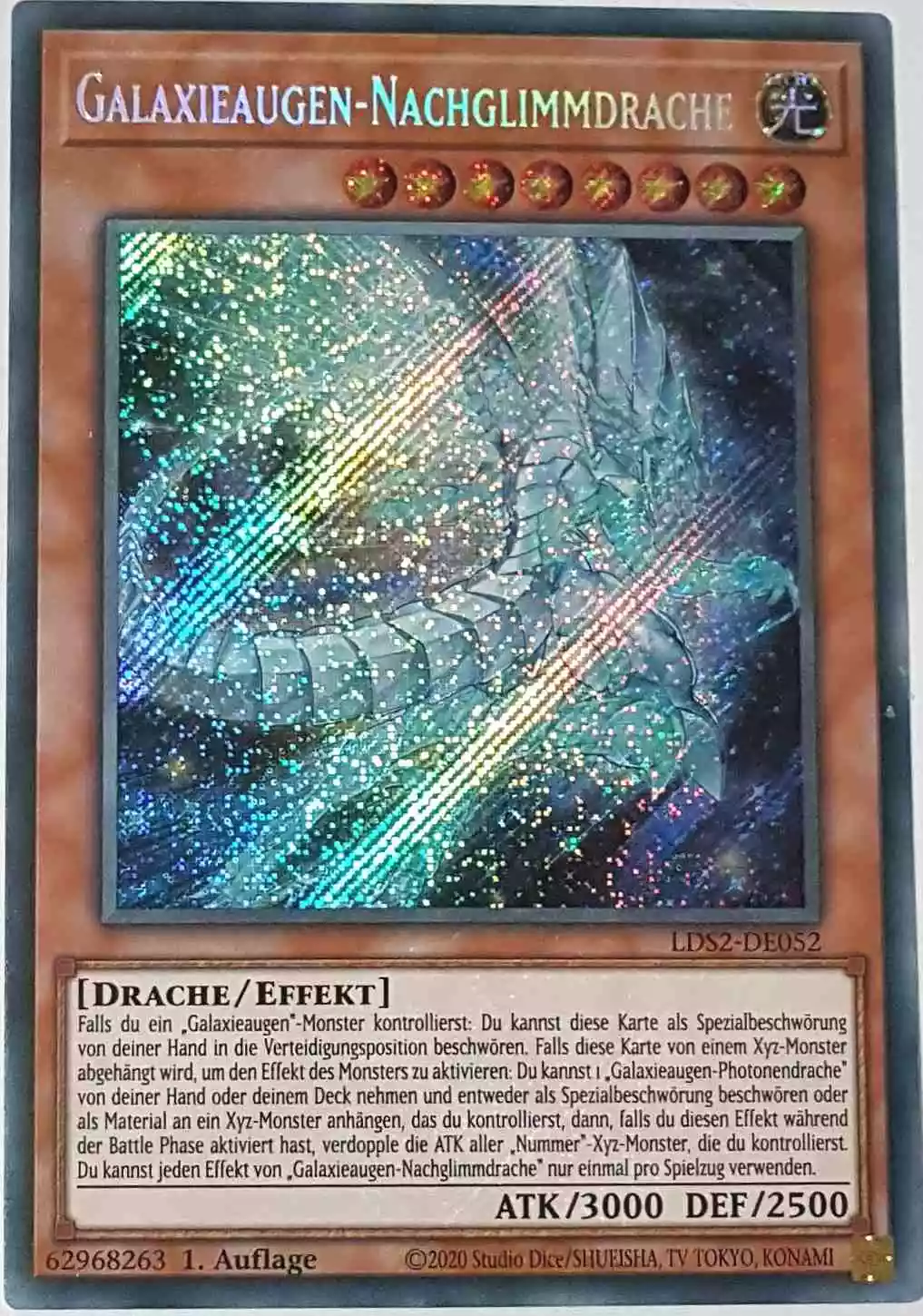 Galaxieaugen-Nachglimmdrache LDS2-DE052 ist in Secret Rare Yu-Gi-Oh Karte aus Legendary Duelists: Season 2 1.Auflage