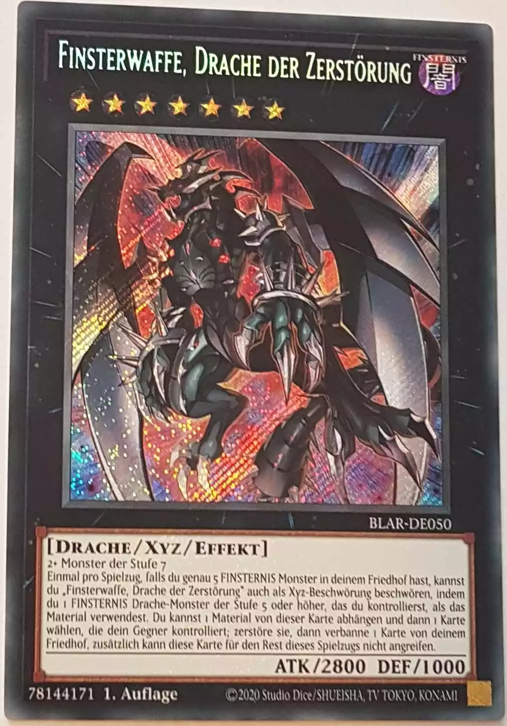 Finsterwaffe, Drache der Zerstörung BLAR-DE050 ist in Secret Rare Yu-Gi-Oh Karte aus Battles of Legend: Armageddon 1.Auflage