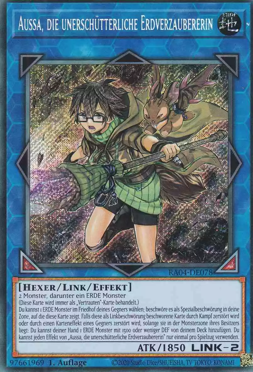 Aussa, die unerschütterliche Erdverzaubererin RA04-DE078 ist in Secret Rare Yu-Gi-Oh Karte aus Quarter Century Stampede 1.Auflage