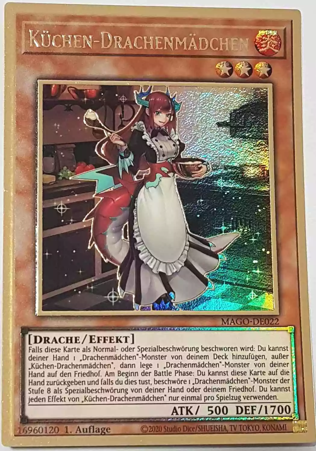 Küchen-Drachenmädchen MAGO-DE022 ist in Premium Gold Rare Yu-Gi-Oh Karte aus Maximum Gold 1. Auflage