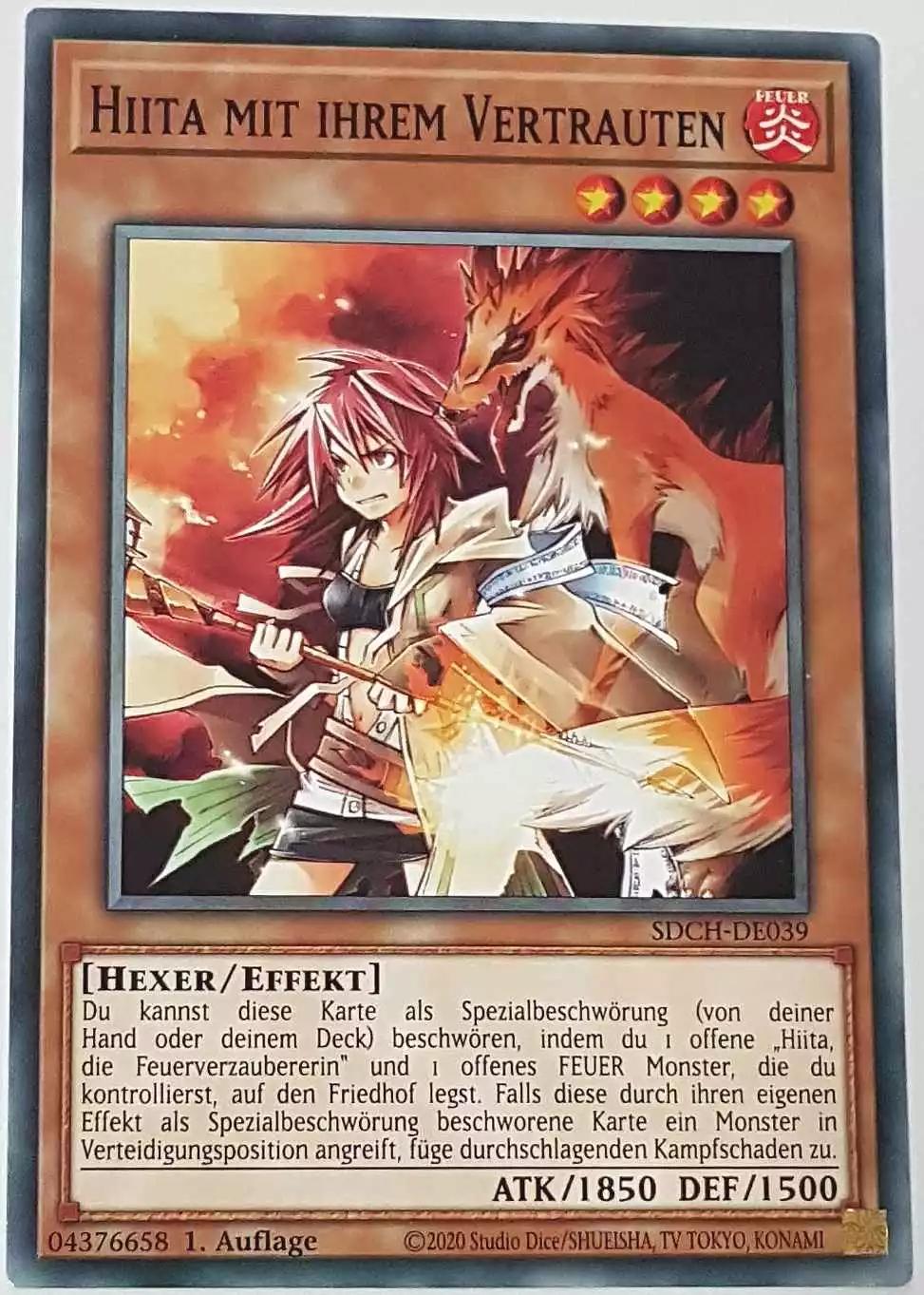 Hiita mit ihrem Vertrauten SDCH-DE039 ist in Common Yu-Gi-Oh Karte aus Spirit Charmers 1. Auflage