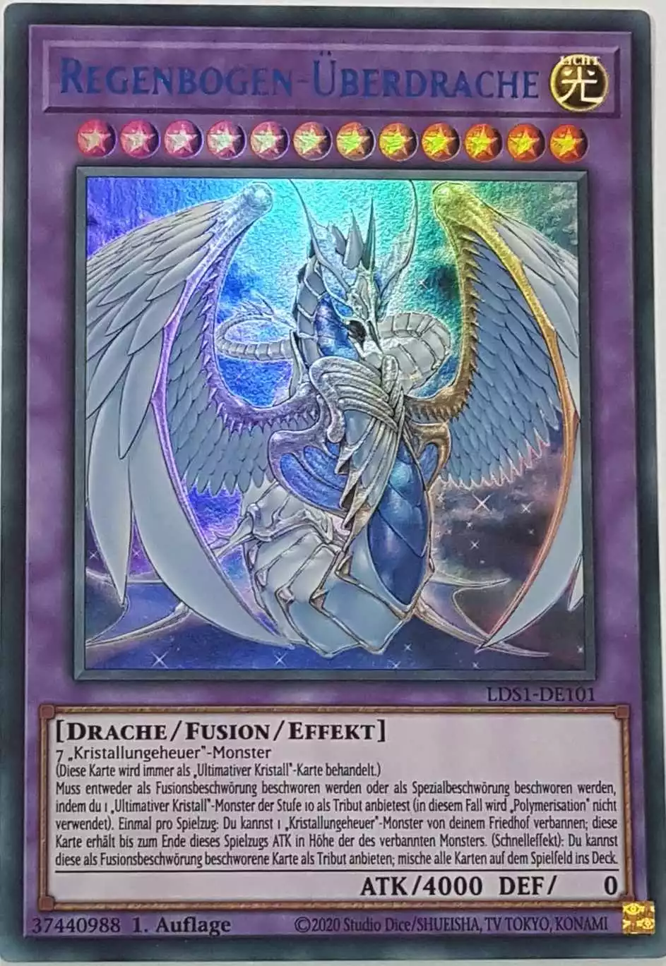 Regenbogen-Überdrache (blau) LDS1-DE101 ist in Colorful Ultra Rare Yu-Gi-Oh Karte aus Legendary Duelists: Season 1 1.Auflage