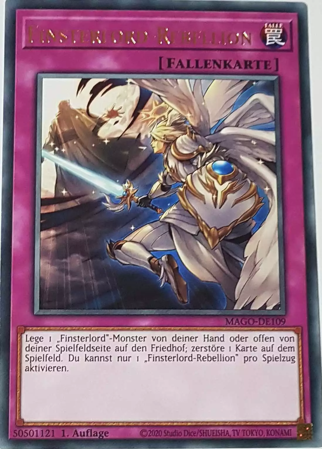 Finsterlord-Rebellion MAGO-DE109 ist in Gold Rare Yu-Gi-Oh Karte aus Maximum Gold 1. Auflage