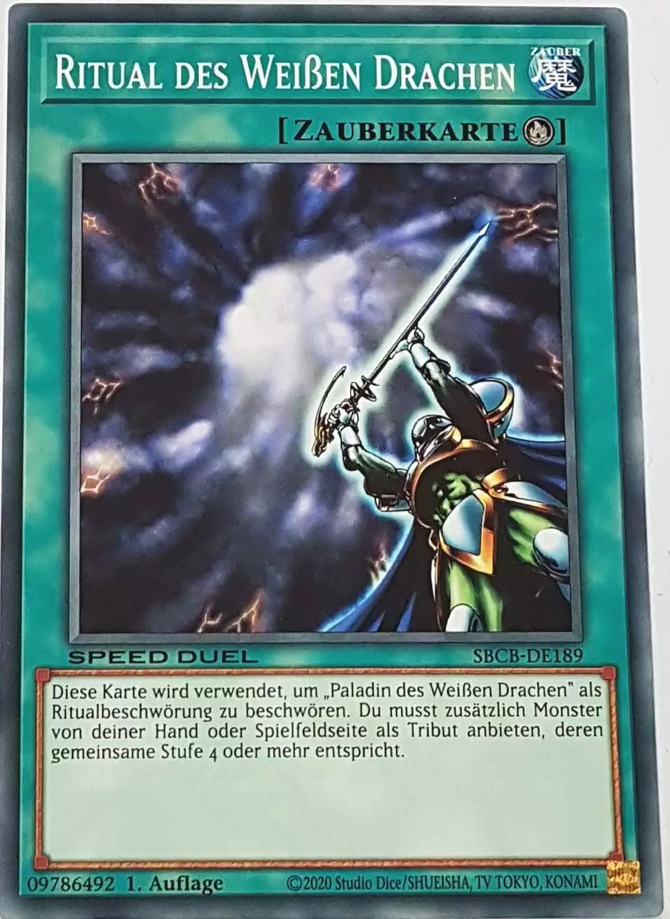 Ritual des Weißen Drachen SBCB-DE189 ist in Common Yu-Gi-Oh Karte aus Speed Duel Battle City Box 1. Auflage